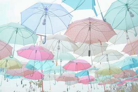 天气 情人 浪漫 天空 柔和的 阴影 雨伞 彩虹 品种 蜡笔