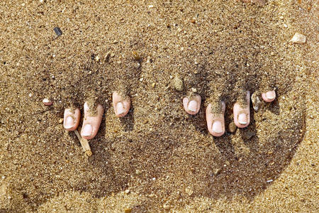 沙滩上的脚趾
