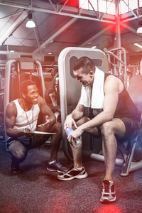 适合 健康 运动 运动员 讨论 身体 重的 健身房 打破