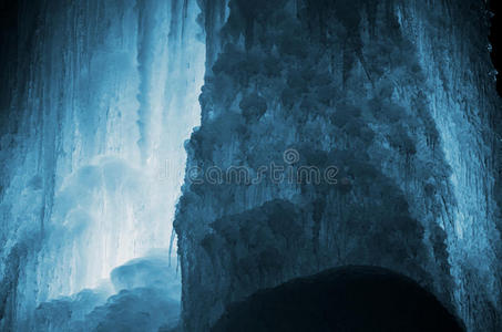 颜色 照亮 美女 洞穴 探索 寒冷的 攀登 熔化 气候 南极洲