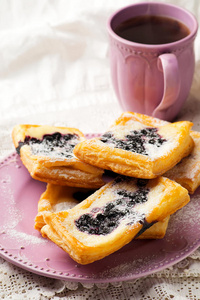 蓝莓奶油奶酪丹麦。