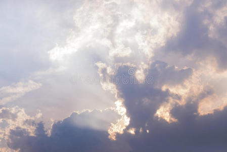 自然 天空 天气 季节 照亮 太阳 阴天 现象 云景 光环