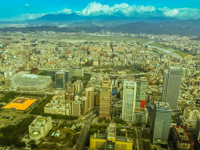 台北全景空中全景在台北,台湾首都,在一个蓝色的s照片