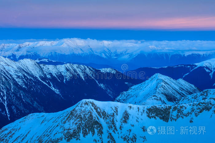 罗马尼亚冬天的法加拉斯山