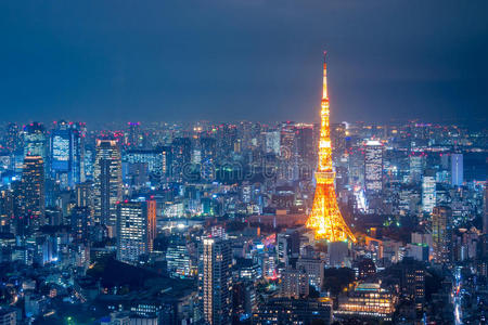 俯瞰东京塔和东京城市景观