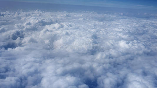 云层上方视图