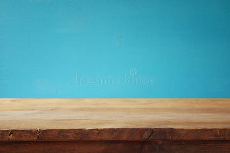 桌子前图片-桌子前素材-桌子前插画-摄图新视界