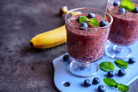 纤维 蓝莓 甜点 饮料 低的 切碎 早餐 卡路里 混合 矿物