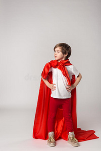 穿着超级英雄服装的女超人孩子照片