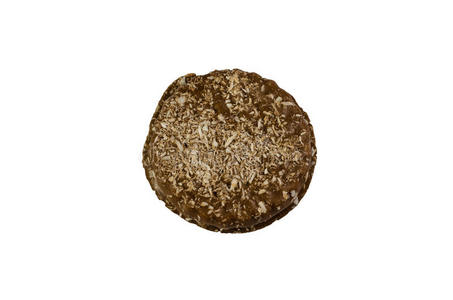 巧克力饼干撒上椰子分离在白色