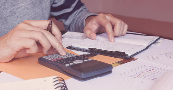 数据 账单 预算 信用 计算器 检查 解释 投资 经济