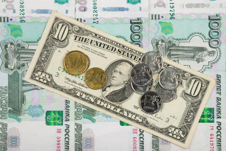 卢布和欧元在十美元的上，那是一堆千俄上
