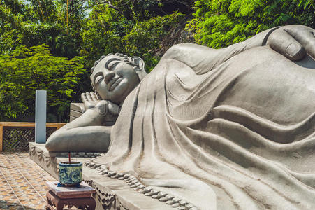 芽庄龙山寺芽庄龙子塔睡佛照片