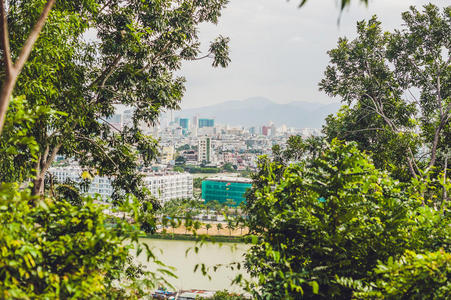 美丽的景色在芽庄和海湾的南海蓝天背景在汗霍省下午在越南。 是一个