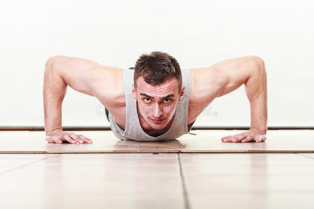 俯卧撑 锻炼 照顾 肌肉 健康 运动员 伏地挺身 力量 运动