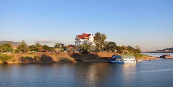 帕克斯 老挝 海岸 热点 建筑 反射 日落 阴影 湄公河