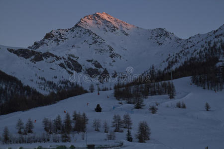 全景 山麓 照亮 运动 都灵 小时 塞斯特雷 旅行 奥林匹克