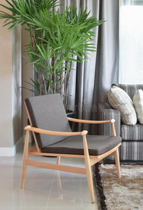 现代客厅舒适的木椅
