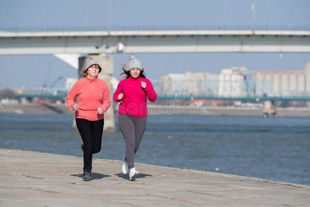 高的 海滩 运行 成人 慢跑 慢跑者 健身 码头 女孩 自然