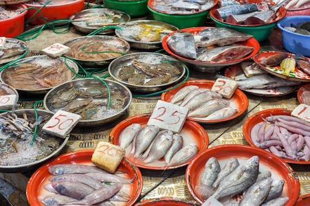 新鲜海鲜在香港湿市场出售照片