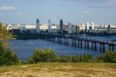 美丽的 历史 风景 乌克兰 建筑 公园 欧洲 城市 左边