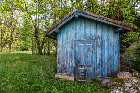 蓝色的木头房子
