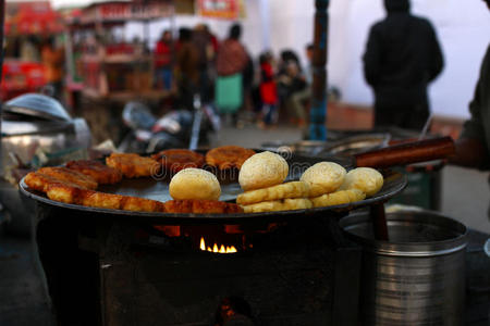 印度街头美食aloo tikki chaat