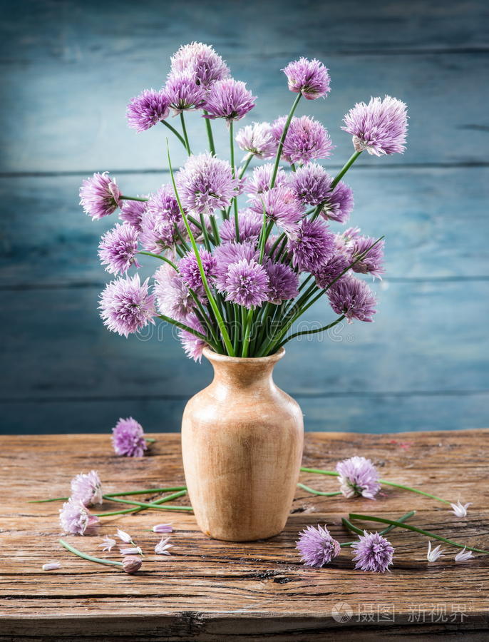 一束洋葱韭菜花