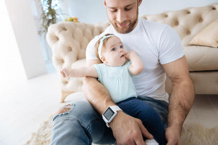 白种人 家庭 装置 父亲 女儿 拥抱 可爱 照顾 童年 相互作用
