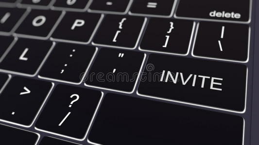 黑色电脑键盘和发光邀请键。 概念三维渲染