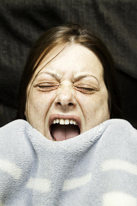 女孩绝望的疯子图片