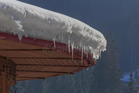 屋顶 危险的 冰柱 自然 房子 冬天 危险