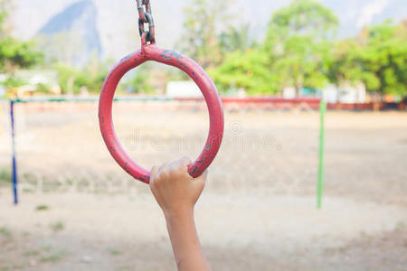 泰国学校的儿童游乐场公园。 关注粉红公司