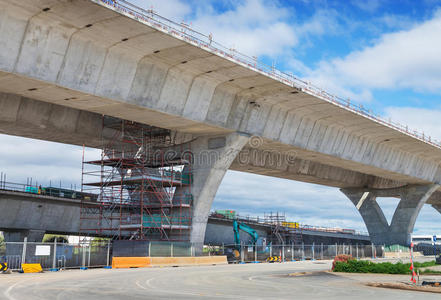 正在重建的道路