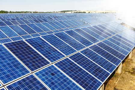 生态能源可再生太阳能电池板工厂