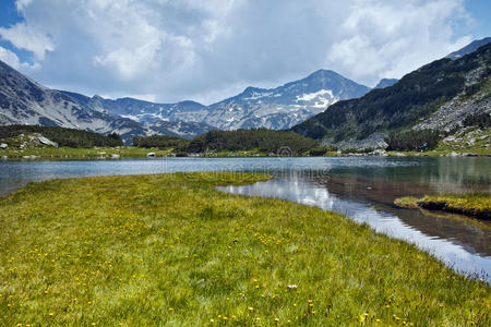 令人惊叹的景观与穆拉托沃湖和托峰，皮林山