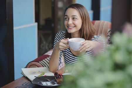 拿铁 桌子 面对 美女 漂亮的 咖啡 杯子 肖像 女人 白种人