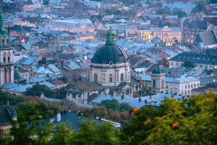 一座古老的欧洲城市的中心，从顶部看。 乌克兰LVIV
