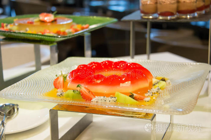 蛋糕 盘子 草莓 特写镜头 果冻 明胶 美味的 甜点 浆果