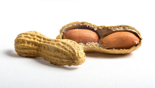 靠近一颗花生.照片
