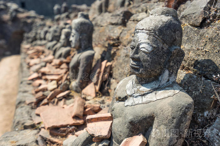 佛教雕像在KoeThaung寺，Mrauku，拉欣州，缅甸