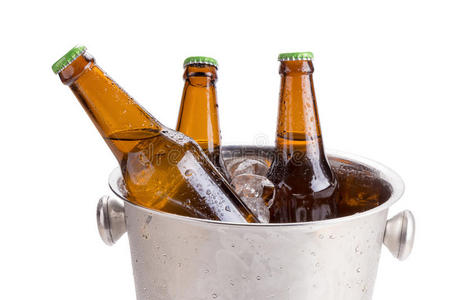 冰桶啤酒图片