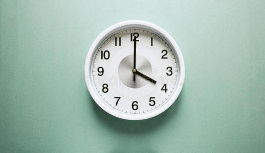 高效矢量设计背景素材四点差一刻四点钟白色背景上的