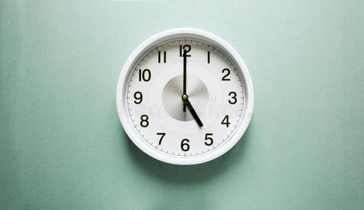 五点半时钟图片