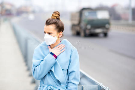 面对 污染 流行病 城市 病毒 面具 女孩 安全 烟雾 成人