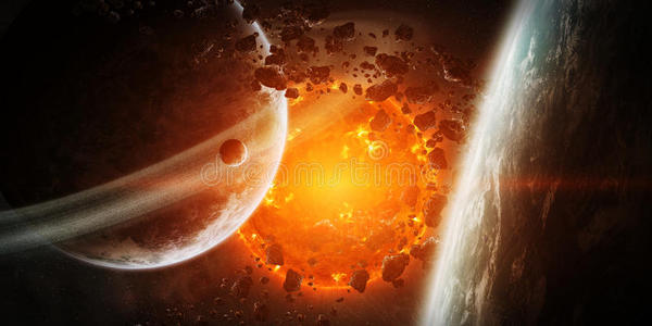 在空中膨胀在靠近行星的太空中爆炸的太阳照片