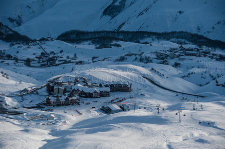 封顶 天空 求助 高加索 活动 山腰 滑雪板 小山 运动