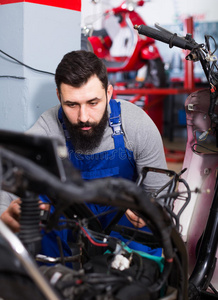 改善 工具 男人 工作 修正 摩托车 胡子 精确 多种 在室内