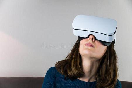 在VR框中探索虚拟现实