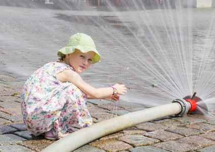 宝贝 热的 软管 小孩 洒水器 有趣的 喷雾 喷泉 夏天